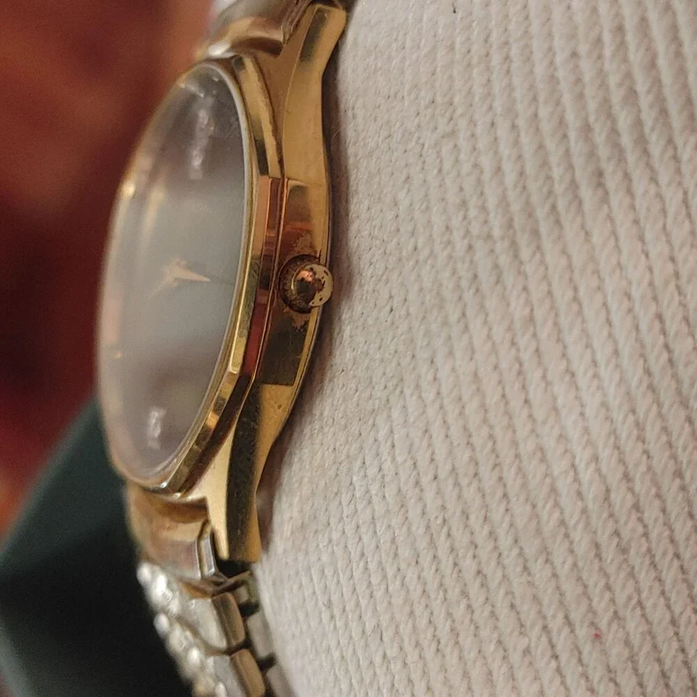 Bulova Quartz Gold Tone Watch Vintage Diamond Accents Stainless Steel Working - Picture 8 of 10